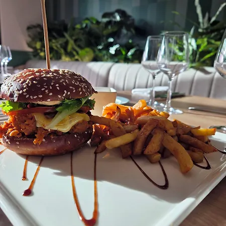 Hotel Logis Restaurant La Marjolaine 3*