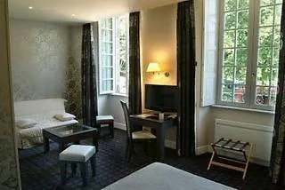 ホテル Logis Restaurant La Marjolaine